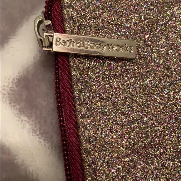 BATH&BODY WORKS (makeup bag) - Picture 2 of 3